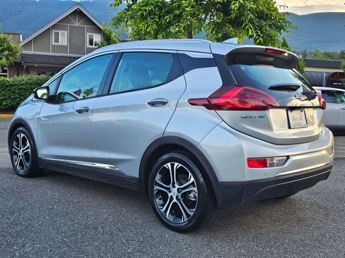 Used 2020 Chevrolet Bolt Premier w/ Infotainment Package FWD image 7