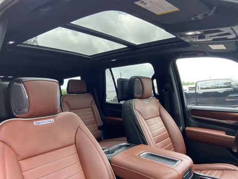 Used 2023 GMC Yukon Denali Ultimate AWD/4WD image 36