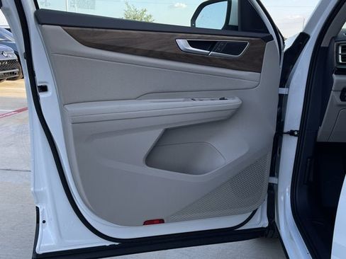 New 2026 Volkswagen Atlas SE image 9