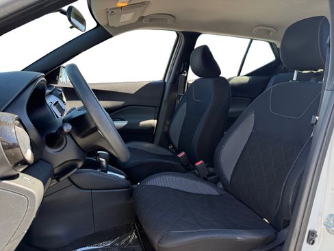Used 2018 Nissan Kicks SV image 9