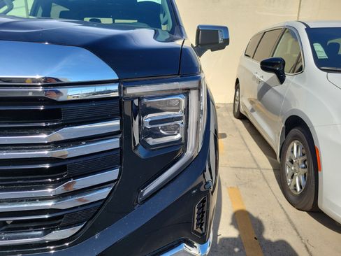 Used 2026 GMC Sierra 1500 SLT w/ SLT Premium Package AWD/4WD image 4