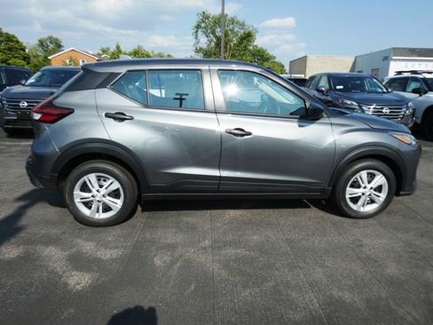 New 2025 Nissan Kicks Play S image 2