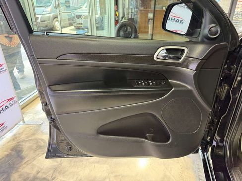 Used 2017 Jeep Grand Cherokee Altitude AWD/4WD image 30