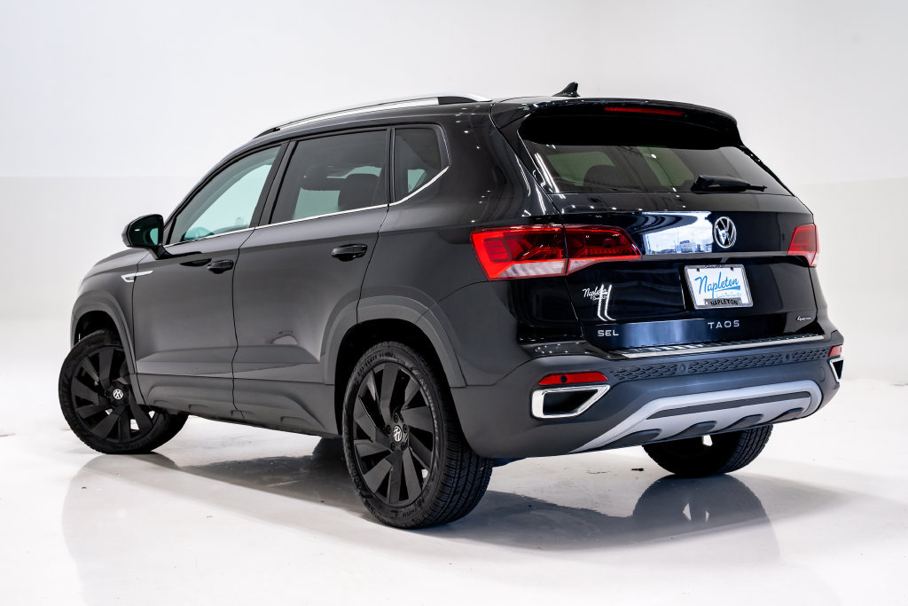 Used 2024 Volkswagen Taos SEL AWD/4WD image 3