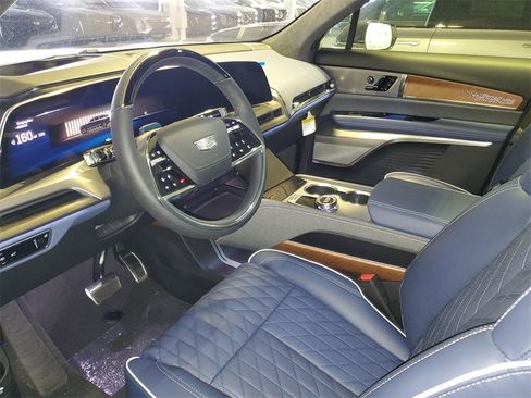 New 2026 Cadillac Vistiq Premium Luxury w/ LPO, Floor Liner Package image 15