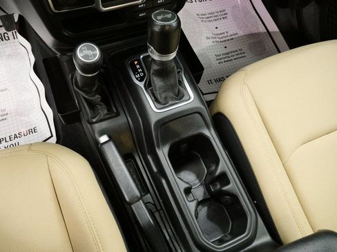 Used 2020 Jeep Wrangler Unlimited Sport image 29