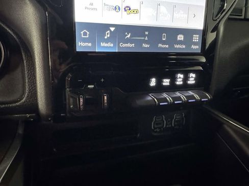 Used 2023 RAM 1500 Laramie AWD/4WD image 29