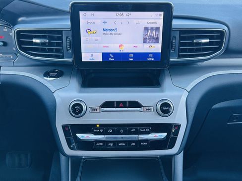 Used 2023 Ford Explorer XLT w/ Equipment Group 202A image 18