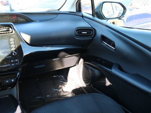 Used 2022 Toyota Prius LE image 17