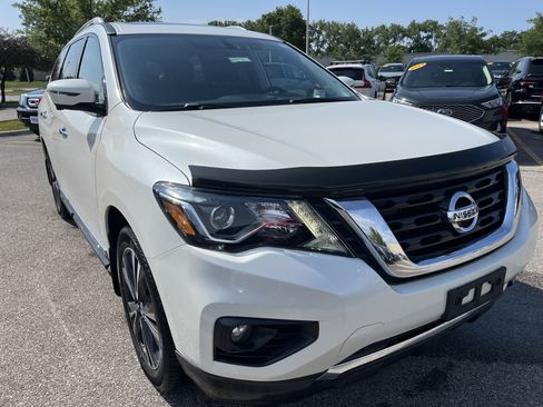 Used 2017 Nissan Pathfinder Platinum w/ Cargo Package AWD/4WD image 3
