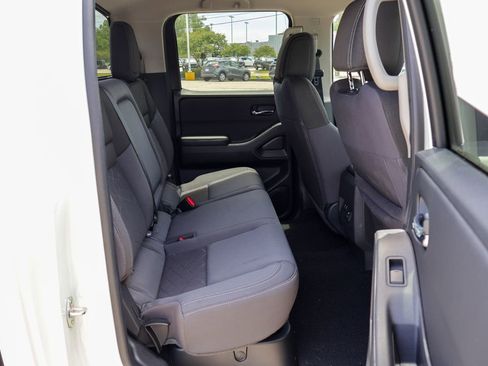 Certified 2025 Nissan Frontier SV w/ SV Convenience Package RWD image 10