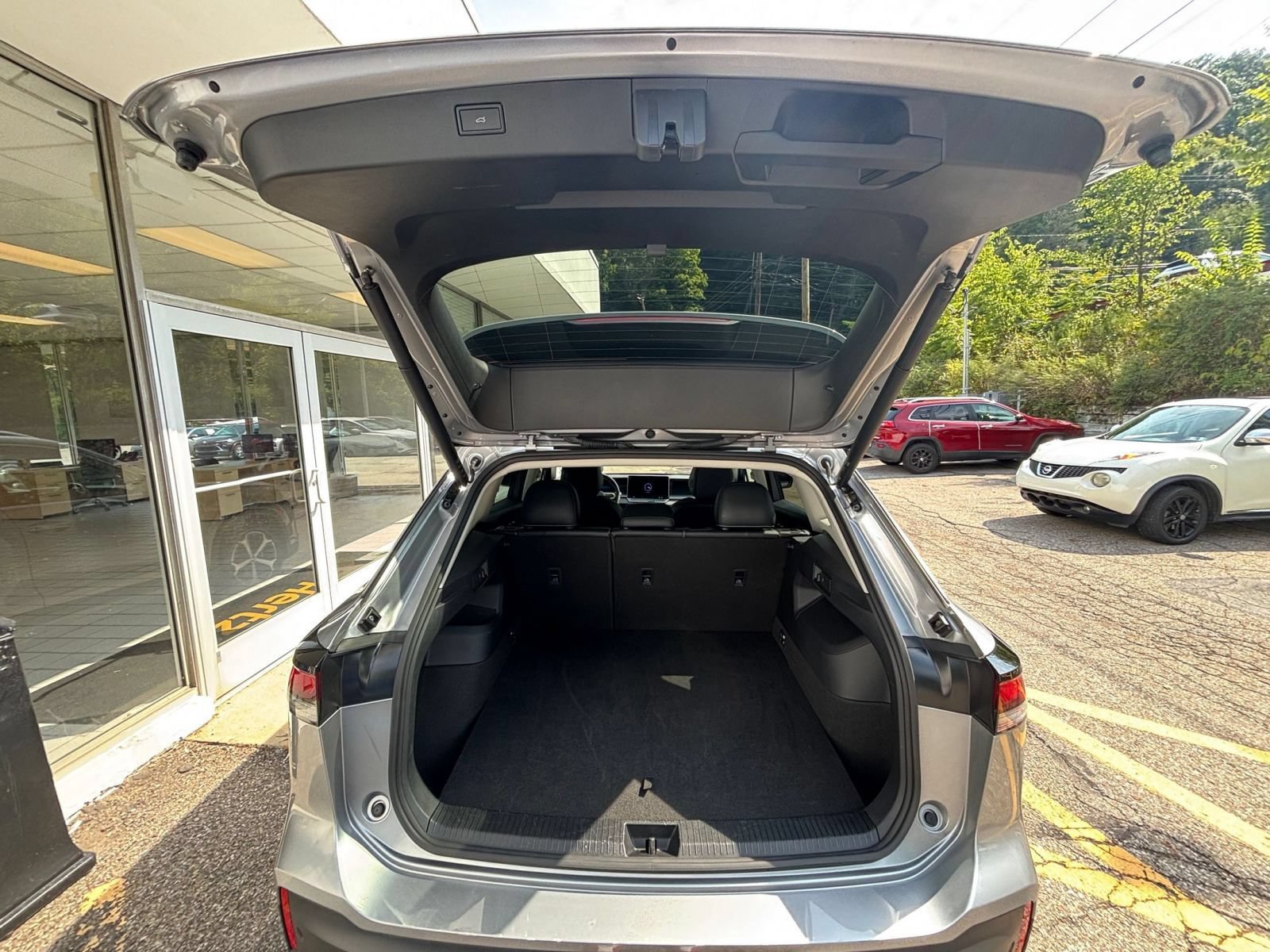Used 2026 Volkswagen Tiguan SE FWD image 32