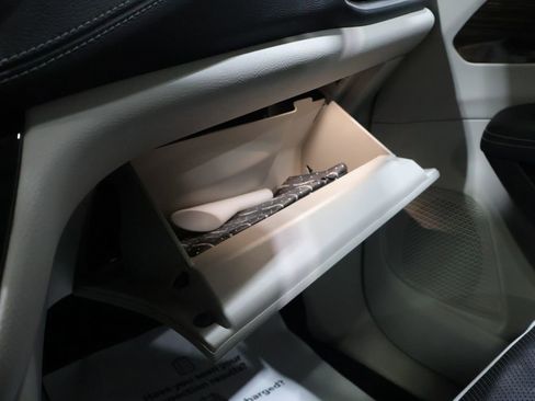 Certified 2024 Chrysler Pacifica Limited AWD/4WD image 29