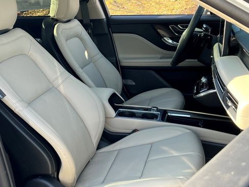 New 2026 Lincoln Corsair Premiere image 8