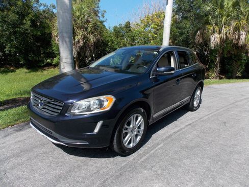 Used 2016 Volvo XC60 T5 Premier w/ Proximity Package FWD image 2
