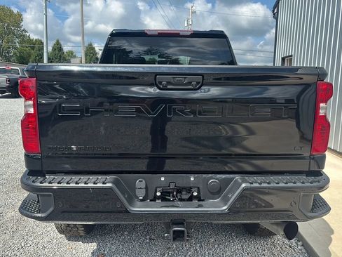 Used 2022 Chevrolet Silverado 2500 LT w/ Midnight Edition AWD/4WD image 4