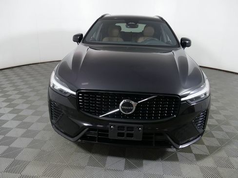 Used 2025 Volvo XC60 B5 Plus w/ Climate Package AWD/4WD image 3