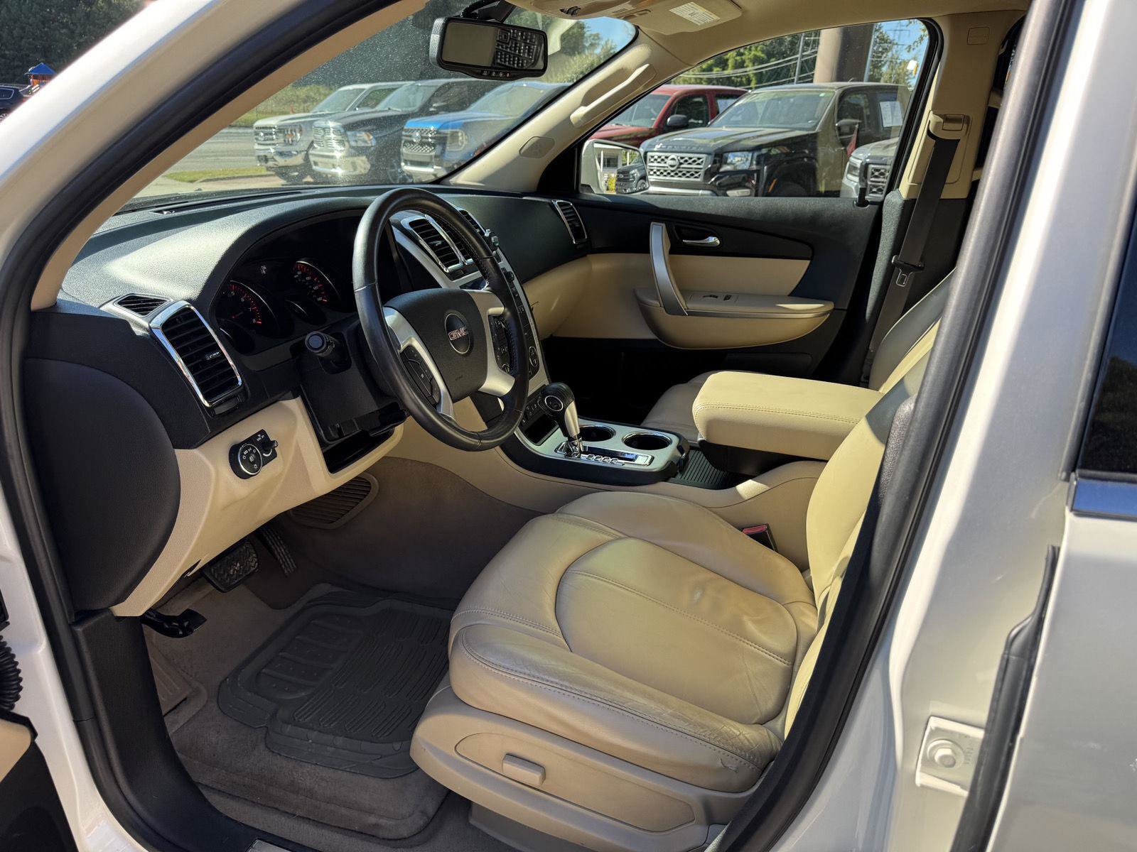 Used 2010 GMC Acadia SLT FWD image 2