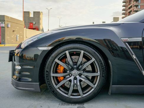 Used 2014 Nissan GT-R Premium w/ Premium Interior Package image 4