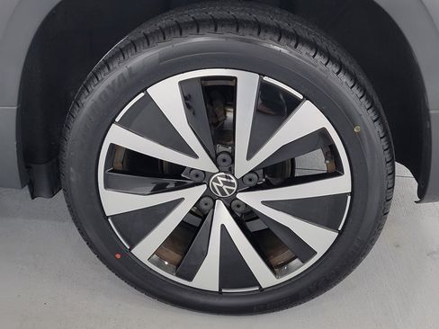 Used 2022 Volkswagen Taos SE image 11