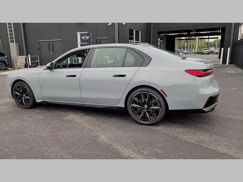 New 2025 BMW 760i xDrive AWD/4WD image 13