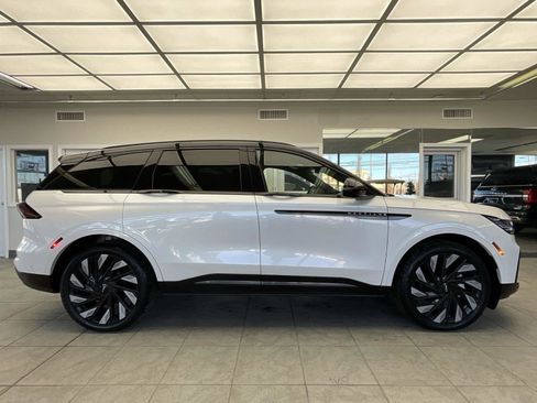 New 2024 Lincoln Nautilus Reserve w/ Jet Appearance Package (87T) image 4