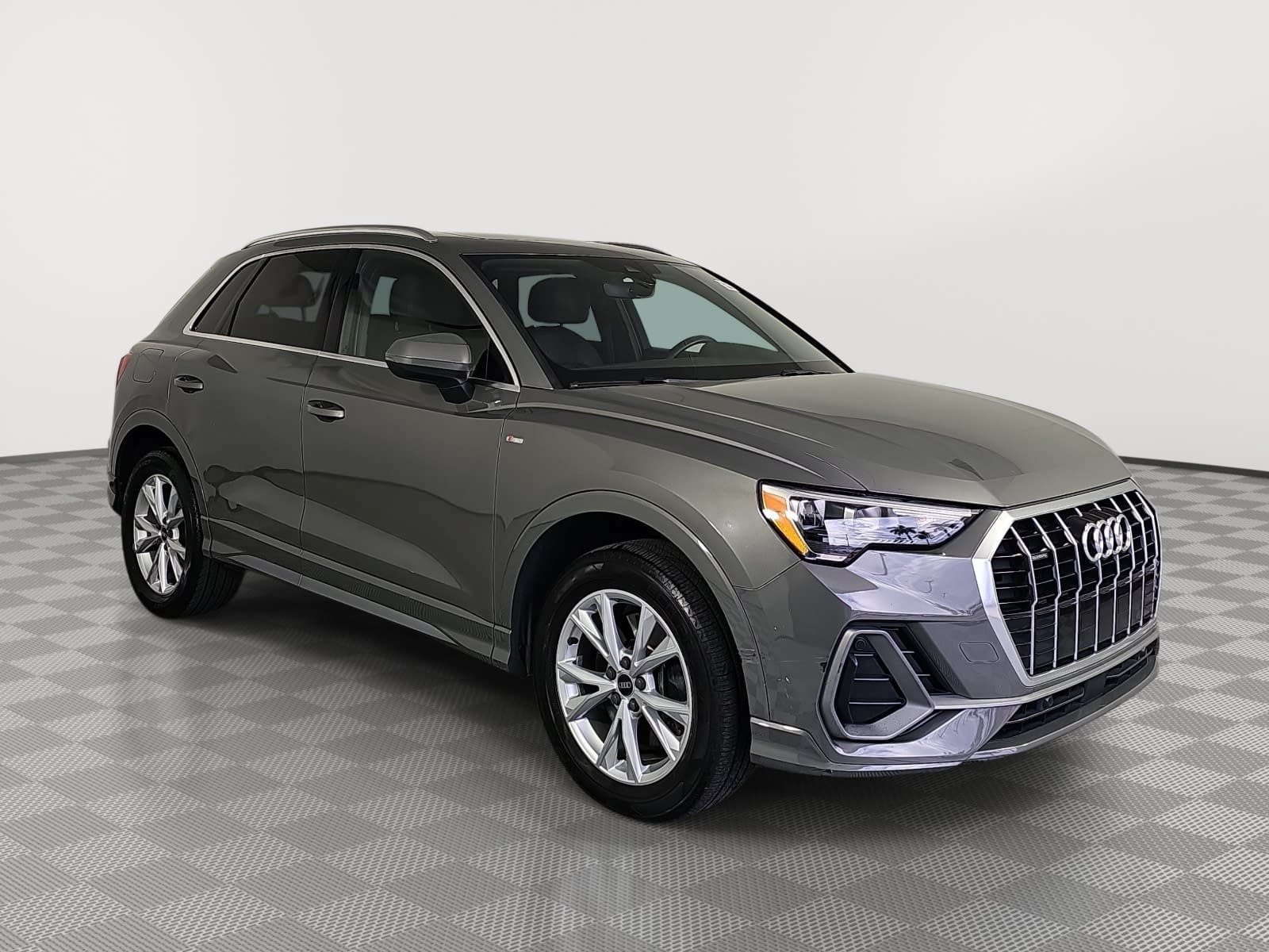 Used 2021 Audi Q3 2.0T Premium w/ Convenience Package AWD/4WD image 2
