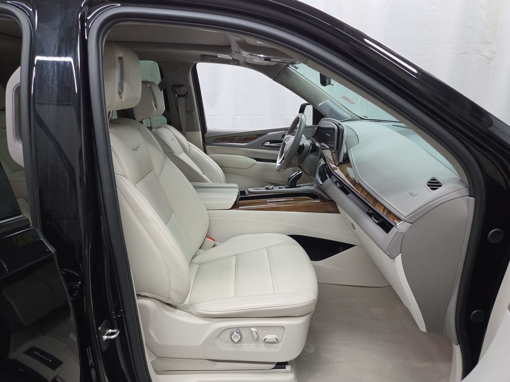 Used 2024 Cadillac Escalade Sport Platinum w/ LPO, ONYX Package AWD/4WD image 13