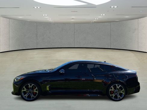 Used 2019 Kia Stinger GT2 image 2
