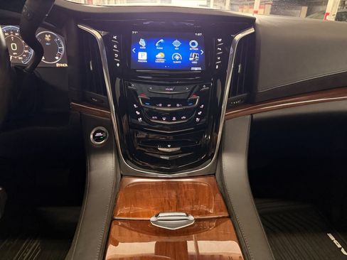 Used 2015 Cadillac Escalade Premium AWD/4WD image 20