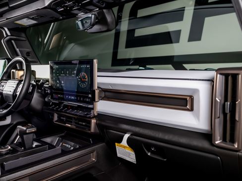 Used 2024 GMC Hummer EV 3X w/ Omega Edition AWD/4WD image 21