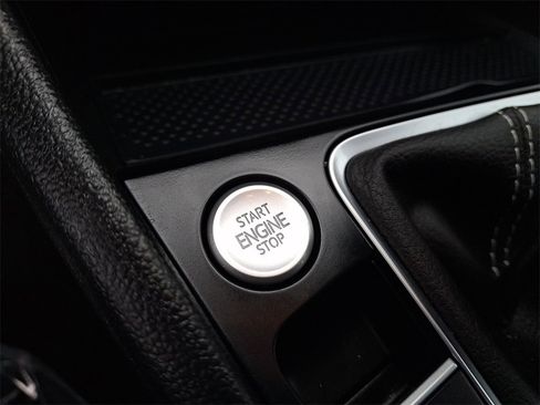 Used 2025 Volkswagen Jetta SE image 22