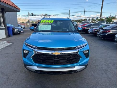 Used 2025 Chevrolet TrailBlazer LT FWD image 1