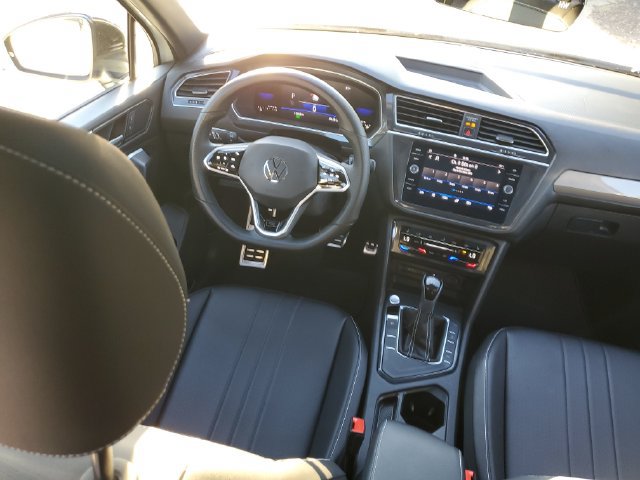 Certified 2023 Volkswagen Tiguan SE R-Line FWD image 9