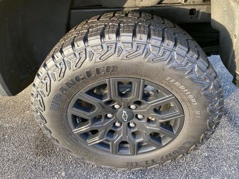 Used 2023 Chevrolet Colorado Trail Boss w/ Technology Package image 11