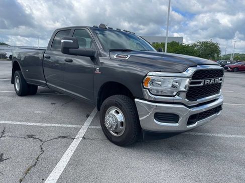 Used 2024 RAM 3500 Tradesman w/ Chrome Appearance Group AWD/4WD image 8