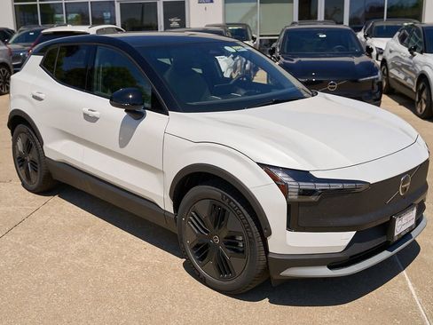 New 2026 Volvo EX30 Cross Country Ultra w/ Protection Package AWD/4WD image 4
