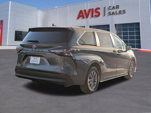 Used 2025 Toyota Sienna LE image 6
