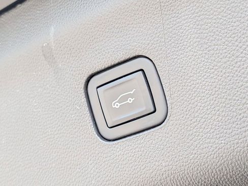 Used 2021 Buick Enclave Premium w/ Sun and Sites Package AWD/4WD image 24