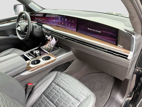 Certified 2025 Cadillac Escalade ESV Sport Platinum AWD/4WD image 14