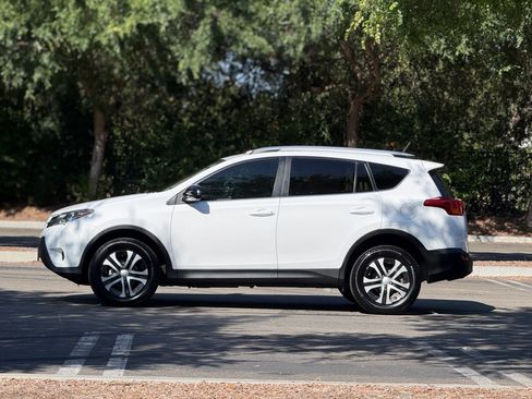 Used 2013 Toyota RAV4 LE AWD/4WD image 2