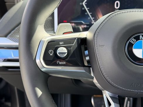 Used 2025 BMW 760i xDrive w/ Premium Package image 27