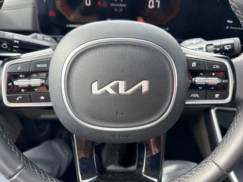 Used 2025 Kia Carnival image 28
