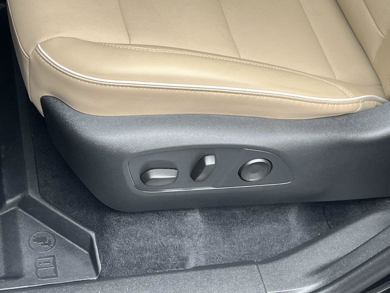 Used 2026 Buick Enclave Preferred w/ Power Package AWD/4WD image 10