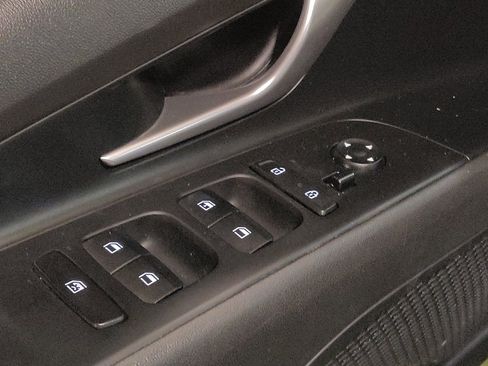 Used 2023 Hyundai Elantra SE image 27