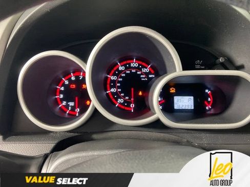 Used 2009 Pontiac Vibe w/ Preferred Package FWD image 13