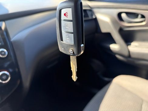 Used 2019 Nissan Rogue Sport S image 29