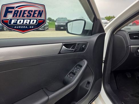 Used 2017 Volkswagen Jetta SE FWD image 10