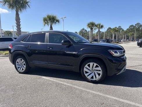 Used 2023 Volkswagen Atlas Cross Sport SE w/ Panoramic Sunroof Package FWD image 2