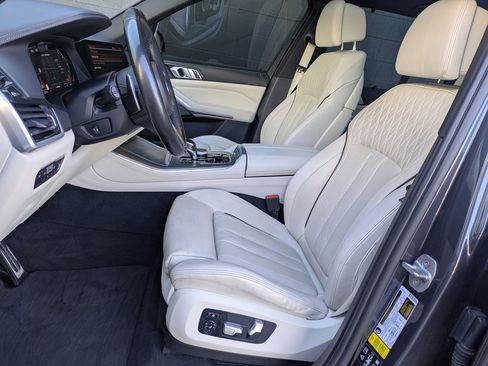 Used 2020 BMW X5 M50i w/ Executive Package image 22